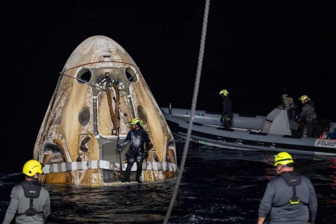 Tripulação da ISS pousa no mar do Golfo do México ao voltar à Terra -  (crédito: AFP)