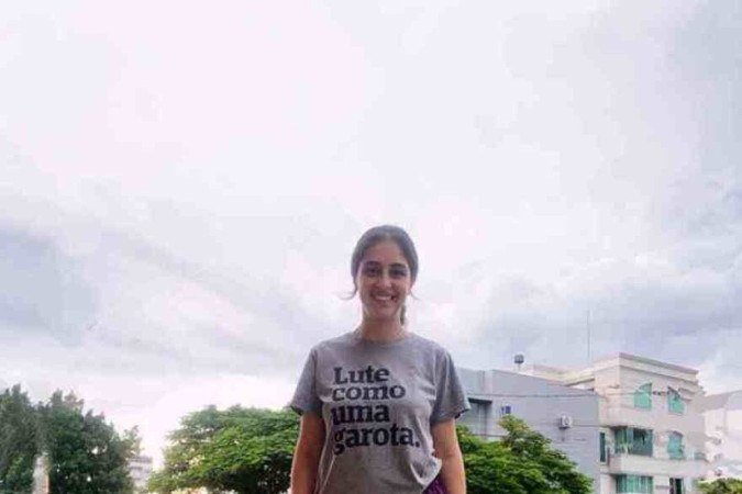 O golden retriever Marvin com a tutora, Letícia Fagundes: cachorro deu sinais de que precisava 
de vitaminas