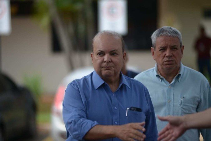 O governador do DF, Ibaneis Rocha, compareceu ao velório do jornalista Paulo Pestana na manhã desta terça-feira -  (crédito: ED ALVES/CB/D.A.Press)
