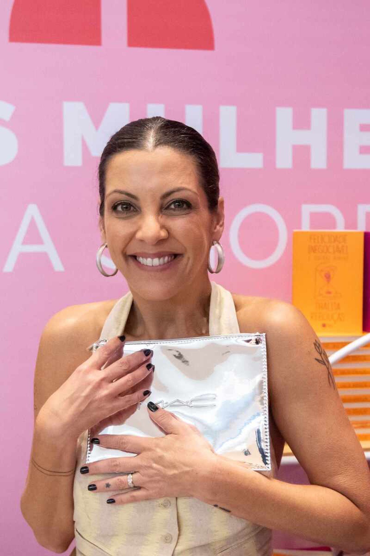 A autora acumula livros, roteiros e aparições no cinema e em programas de televisão