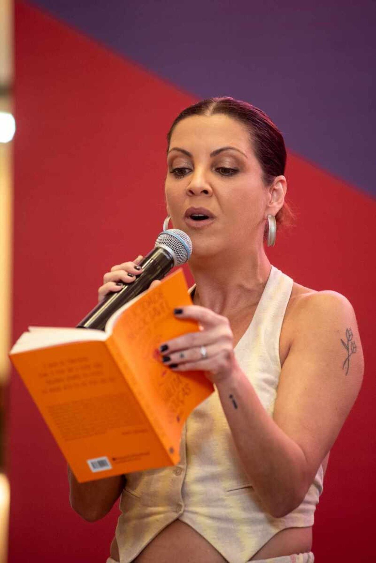 A escritora esteve presente no Brasília Shopping para um Talk sobre o Dia Internacional da Mulher
