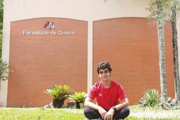 Caio, que contabilizou 18 aprovações em vestibulares pelo país, é indicado na categoria 'inteligência e memória - QI'. Premiação acontece no dia 26 de junho, em Londres  -  (crédito: Arquivo pessoal)