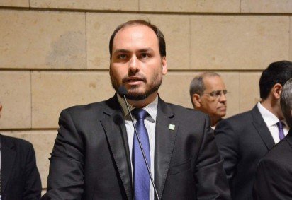 Carlos Bolsonaro 'alerta' colegas bolsonaristas nos Estados Unidos -  (crédito: Renan Olaz/CMRJ)