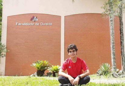 Caio, que contabilizou 18 aprovações em vestibulares pelo país, é indicado na categoria 'inteligência e memória - QI'. Premiação acontece no dia 26 de junho, em Londres  -  (crédito: Arquivo pessoal)