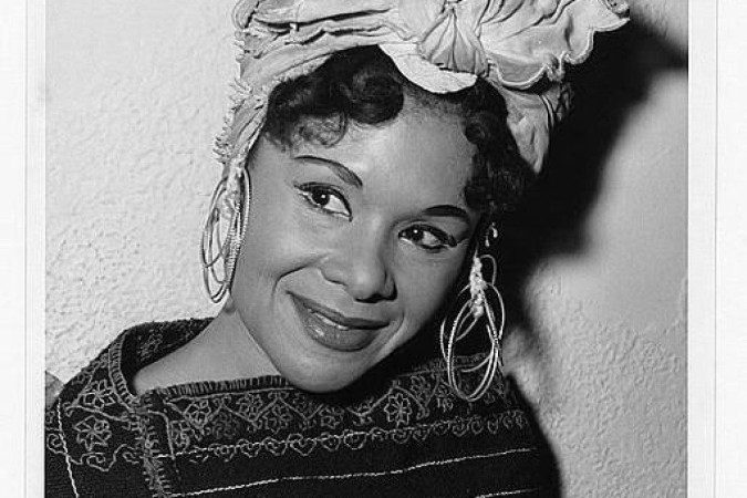 Dançarina e coreógrafa americana Katherine Dunham (1909-2006) fez um desabafo a repórteres brasileiros sobre racismo no Brasil em 1950 -  (crédito: PHYLLIS TWACHTMAN/LIBRARY OF CONGRESS)