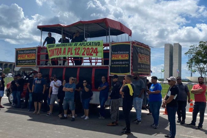 Motoristas de aplicativo protestam na Esplanada contra projeto de lei