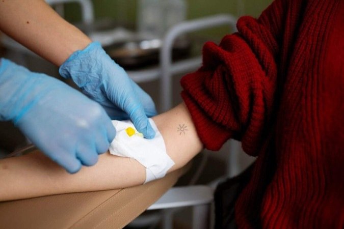 Paciente oncológico recebendo tratamento de quimioterapia - (crédito: Freepik) Paciente oncológico recebendo tratamento de quimioterapia - (crédito: Freepik)