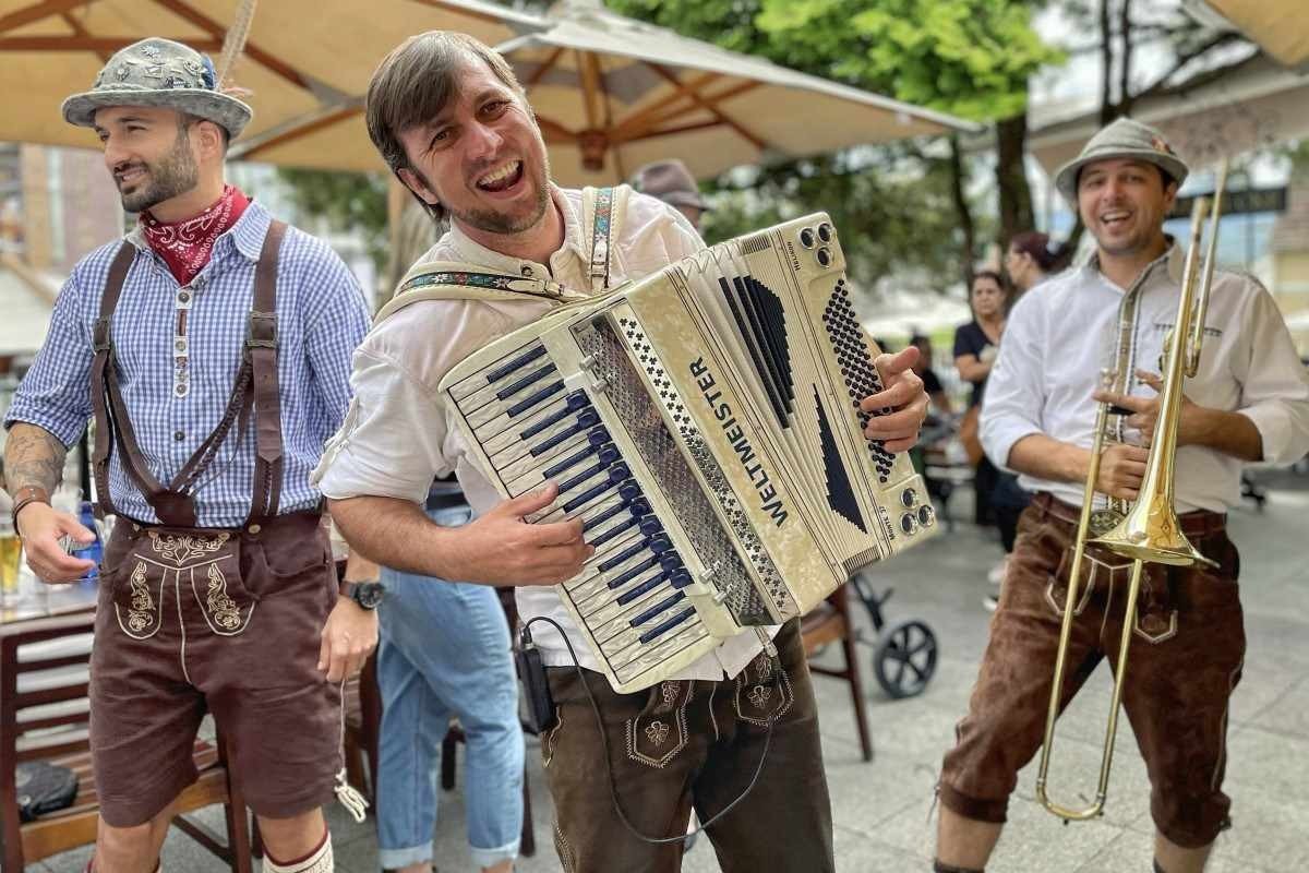 No Biergarten Pomerânia, músicas típicas animam os clientes No Biergarten Pomerânia, músicas típicas animam os clientes