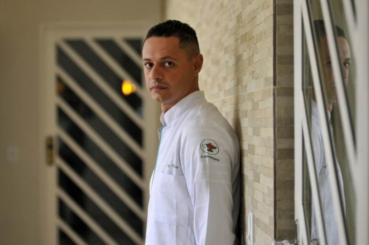  13/03/2024. Crédito: Minervino Júnior/CB/D.A Press. Brasil.  Brasilia - DF. Matéria especial do Lockdown da Covid. Técnico de enfermagem que trabalhou no front da COVID Denny Veloso.