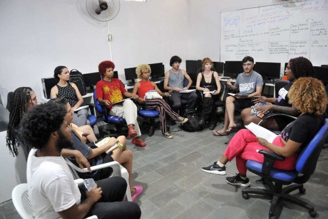 Rodas de terapia comunitária fazem parte de todas as oficinas. A ideia é que os participantes se sintam bem para entrar no mercado de trabalho - (crédito: Minervino Júnior/CB/D.A.Press) Rodas de terapia comunitária fazem parte de todas as oficinas. A ideia é que os participantes se sintam bem para entrar no mercado de trabalho - (crédito: Minervino Júnior/CB/D.A.Press)