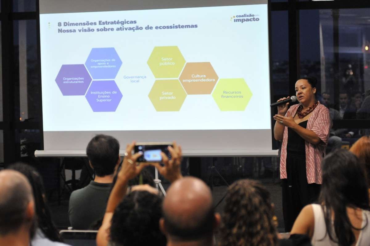 Dani Estevam na apresentação de empresas parceiras e startups em evento no Sebrae Lab