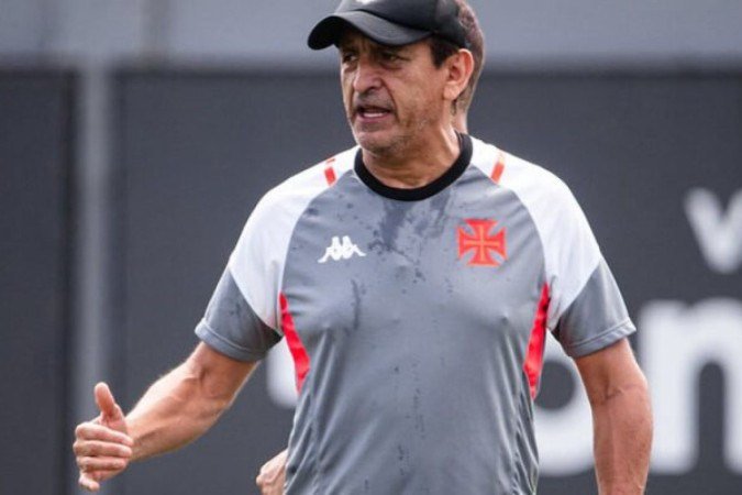 Ramón Diaz deve desfazer o esquema de três zagueiros para a semifinal - (crédito: Foto: Leandro Amorim/Vasco) Ramón Diaz deve desfazer o esquema de três zagueiros para a semifinal - (crédito: Foto: Leandro Amorim/Vasco)