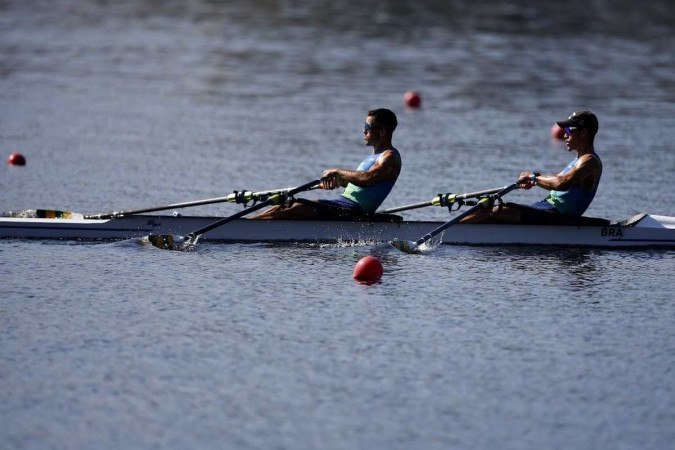 Evaldo Becker (E) e Pidero Tuchtenhagen são os representantes do Brasil no double skiff peso leve masculino -  (crédito: Satiro Sodré/CBR)