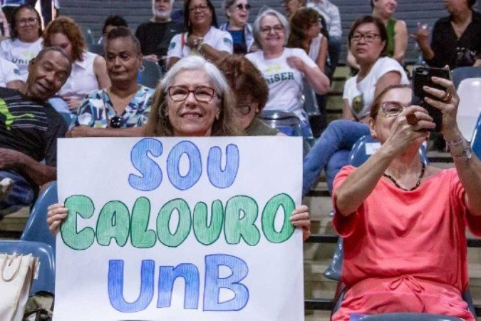 Estudantes 60+ em calourada após aprovação no processo seletivo para pessoas idosas - (crédito: Luis Gustavo Prado - Secom/UnB) Estudantes 60+ em calourada após aprovação no processo seletivo para pessoas idosas - (crédito: Luis Gustavo Prado - Secom/UnB)