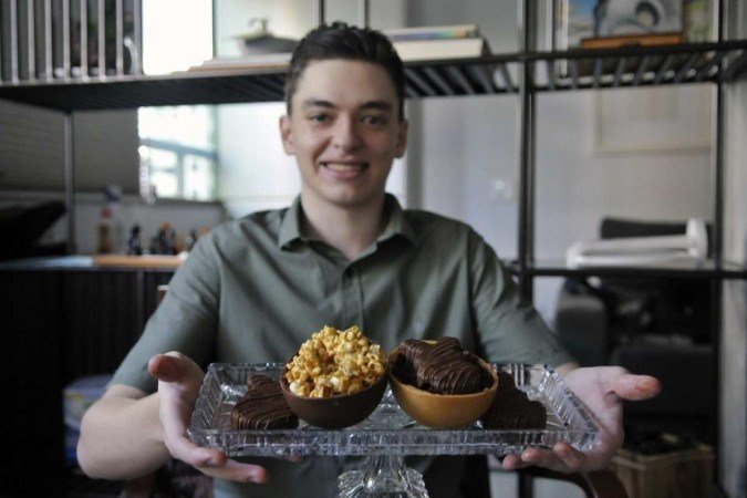  15/03/2024. CrÃ©dito: Minervino JÃºnior/CB/D.A Press. Brasil.  Brasilia - DF. FabricaÃ§Ã£o de chocolates caseiros e Ã³vos de pÃ¡scoa. Daniel Cross.