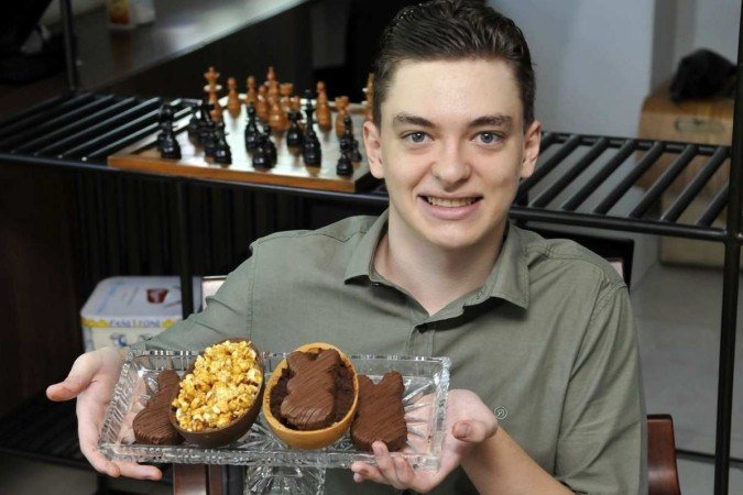  15/03/2024. CrÃ©dito: Minervino JÃºnior/CB/D.A Press. Brasil.  Brasilia - DF. FabricaÃ§Ã£o de chocolates caseiros e Ã³vos de pÃ¡scoa. Daniel Cross.