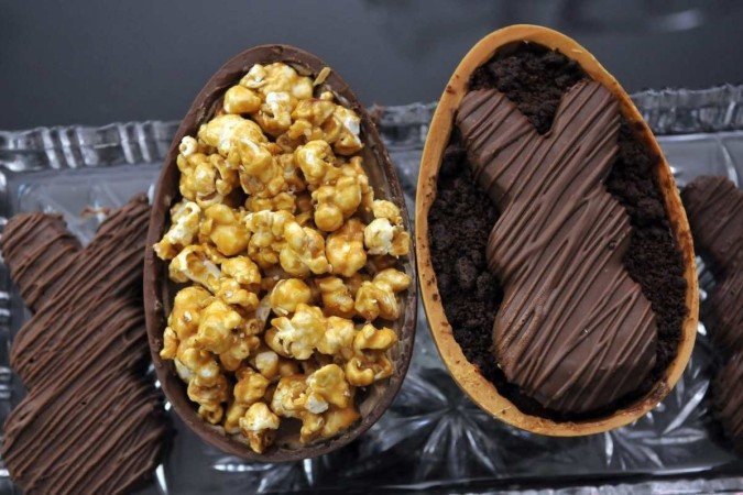  15/03/2024. CrÃ©dito: Minervino JÃºnior/CB/D.A Press. Brasil.  Brasilia - DF. FabricaÃ§Ã£o de chocolates caseiros e Ã³vos de pÃ¡scoa. Daniel Cross.