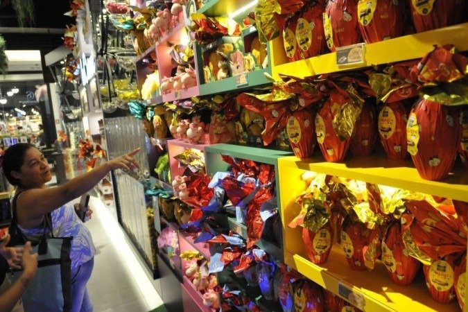  15/03/2024. Crédito: Minervino Júnior/CB/D.A Press. Brasil.  Brasilia - DF. Venda de óvos de Páscoa na Cacau Show no Shopping Boulevard.