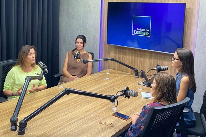 As psicólogas Paula Portocarrero e Carla Fragomeni (E) conversam com as jornalistas Sibele Negromonte e Mariana Niederauer no Podcast do Correio -  (crédito: Ana Dubeaux/CB/D.A Press)