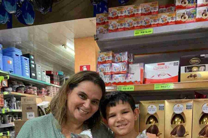 Neste ano a páscoa na casa da arquiteta Larissa Cayres será diferente, a família optou por comprar barras de chocolates e preparar a própria sobremesa 