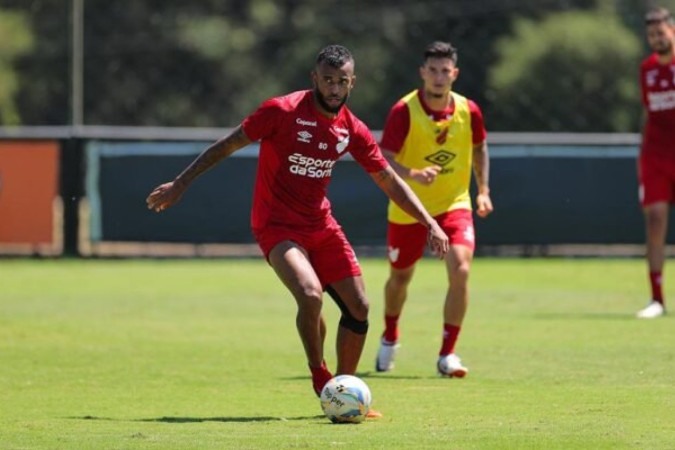 Operário recebe o Athletico no primeiro jogo das semifinais do Paranaense -  (crédito: Foto: Divulgação X @OFECoficial / @andreoito)