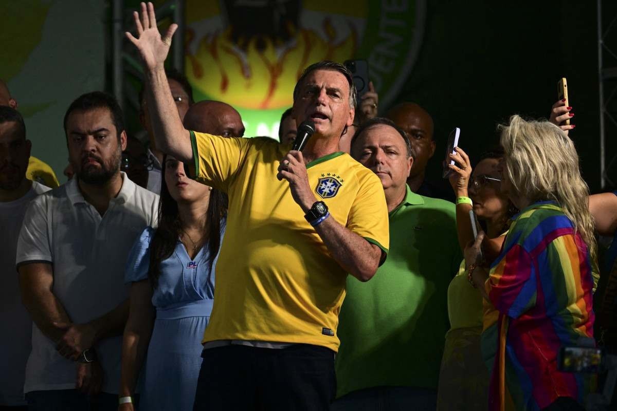 Bolsonaro convoca apoiadores para ato em Copacabana, no Rio de Janeiro