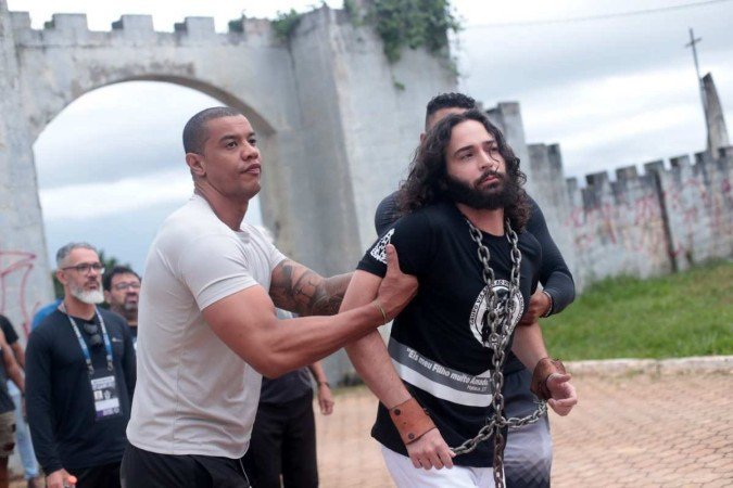 Sob a direção de Junior Ribeiro, elenco principal e de apoio repassam os últimos detalhes antes da apresentação, que espera reunir 100 mil pessoas em Planaltina. Rafael Gonçalves e Giliana Ribeiro estreiam nos papéis de Jesus e Maria
