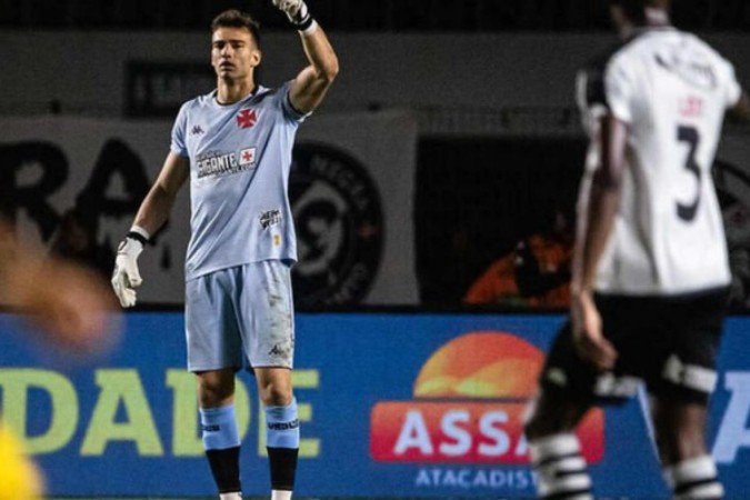 Léo Jardim celebra convocação para a Seleção Brasileira por conta de seu excelente desempenho pelo Vasco -  (crédito: Foto: Reprodução/Vasco TV)