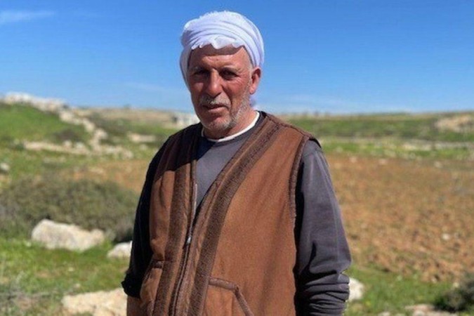 O agricultor palestino Fares Samamreh diz que ele e a família abandonaram sua fazenda após serem atacados por colonos israelenses. -  (crédito: Stuart Phillips)