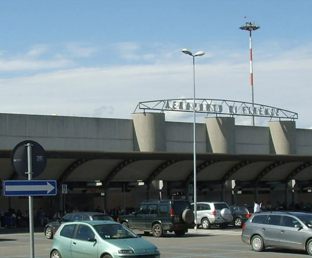 O aeroporto de Florença (Firenze em italiano) planeja ser o primeiro a abrigar um vinhedo no telhado do terminal de passageiros.  -  (crédito: Sailko/Wikimedia Commons)