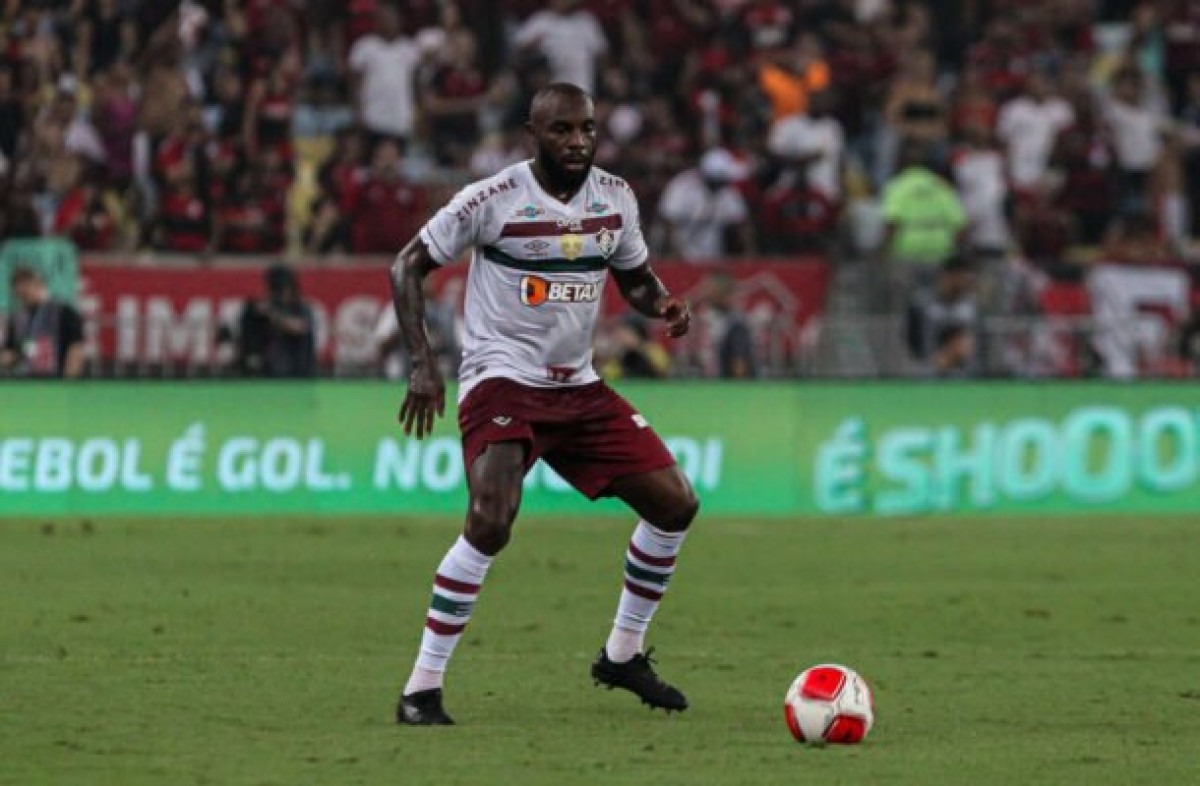 Manoel, do Fluminense, celebra primeiro jogo como titular após nove meses