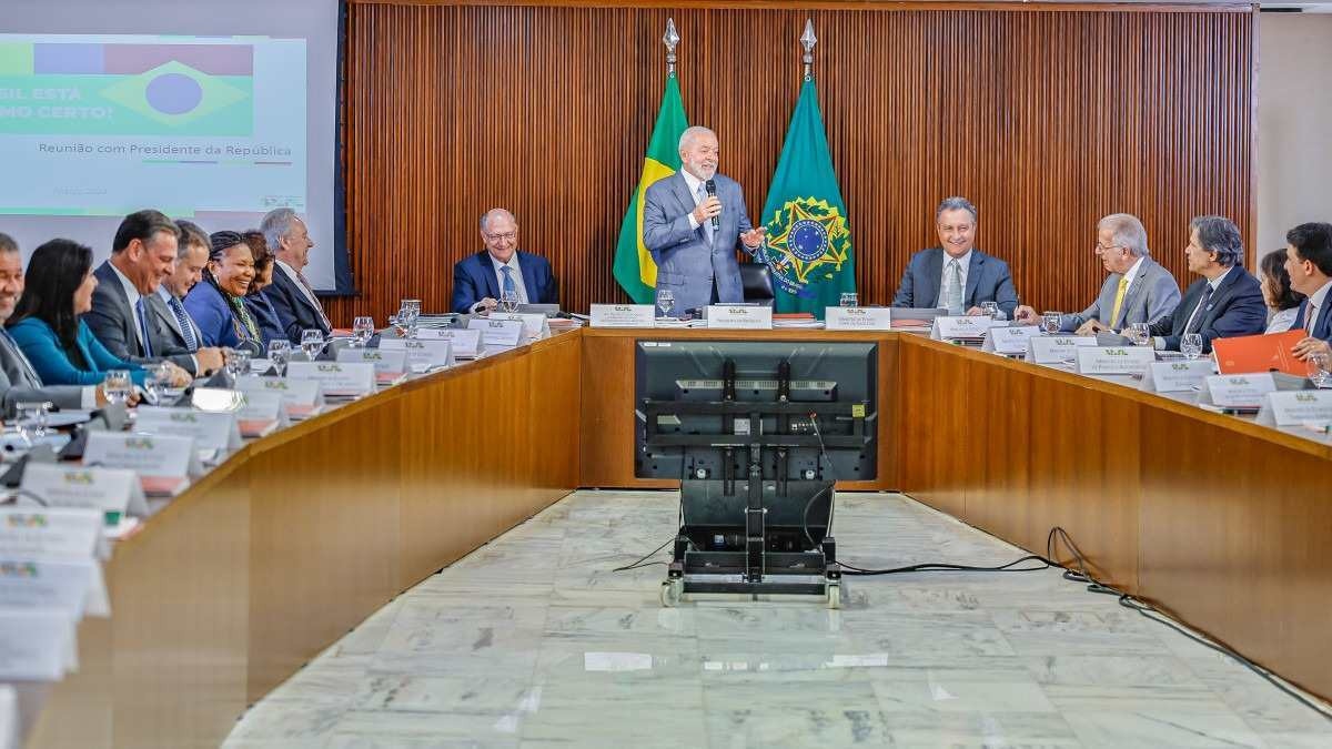Lula cobra mais entregas e comunicação de ministros