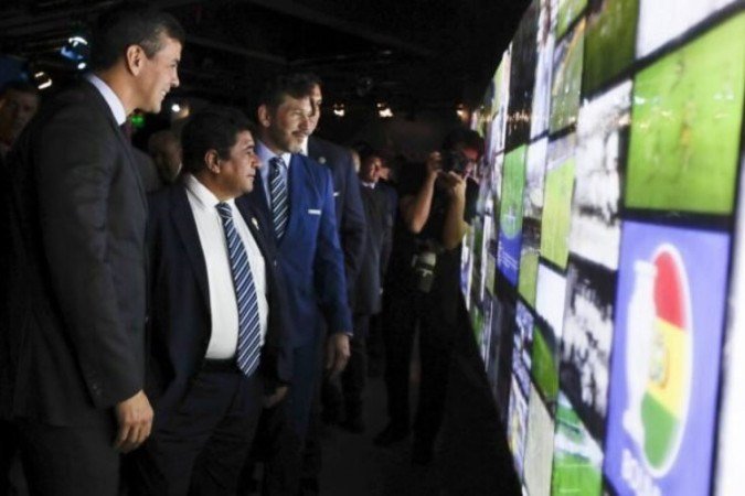 Ednaldo Rodrigues (terceiro da esq. para a dir.) em evento em Luque, no Paraguai -  (crédito: Foto: Divulgação / Conmebol)