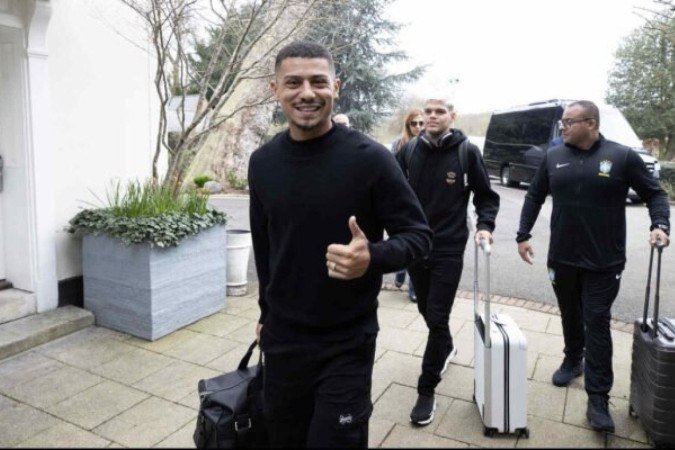John Arias, do Fluminense, chega a Londres para se apresentar à seleção da Colômbia - (crédito: Foto: Divulgação / FCF) John Arias, do Fluminense, chega a Londres para se apresentar à seleção da Colômbia - (crédito: Foto: Divulgação / FCF)