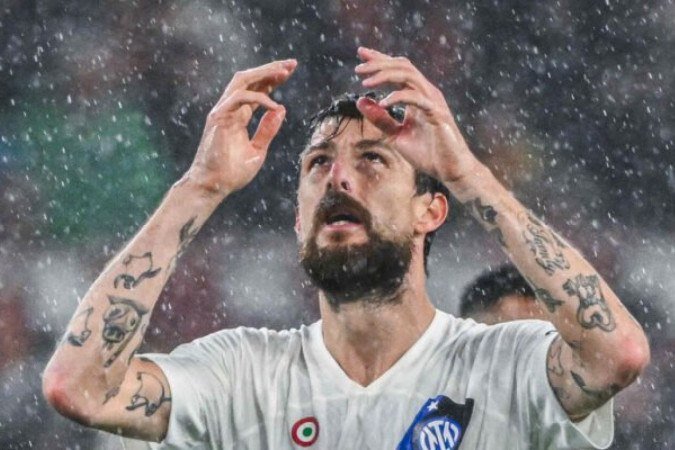 Francesco Acerbi está cortado dos amistosos da seleção italiana nesta Data Fifa - Foto: Alberto Pizzoli/AFP via Getty Images -  (crédito: Foto: Alberto Pizzoli/AFP via Getty Images)