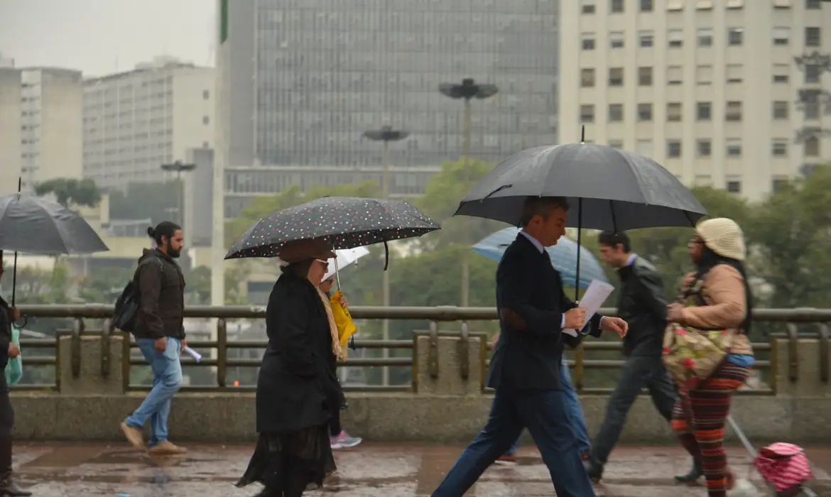 Fim do verão terá fortes chuvas em diversas regiões do país -  (crédito: EBC)