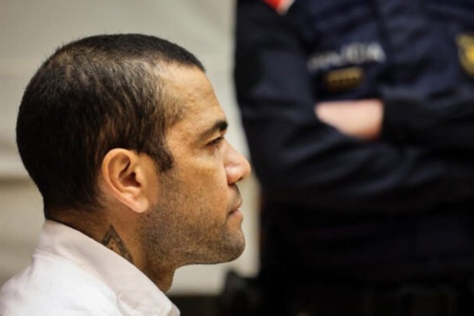 Daniel Alves está condenado a quatro anos e meio de prisão por agressão sexual - Foto: Jordi Borras/AFP via Getty Images -  (crédito: Foto: Jordi Borras/AFP via Getty Images)