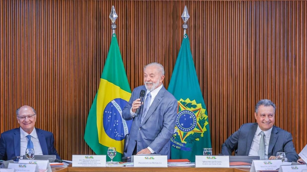 Lula cobra ministros em reunião: 