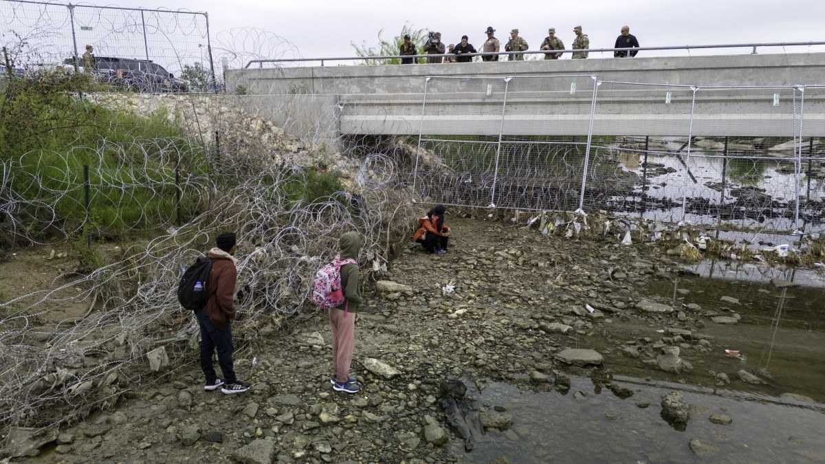 Trump diz que deportação em massa de imigrantes ilegais é inegociável