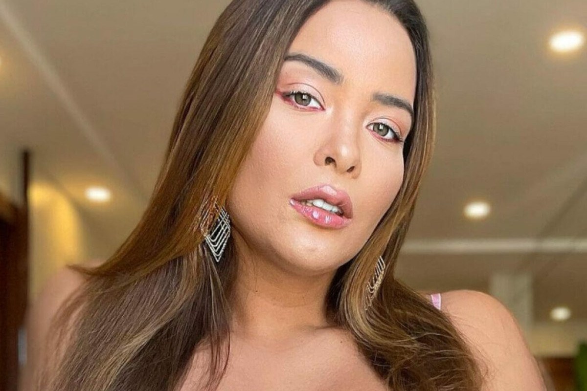 Geisy Arruda exibe bumbum enorme em look colado ao corpo e impressiona