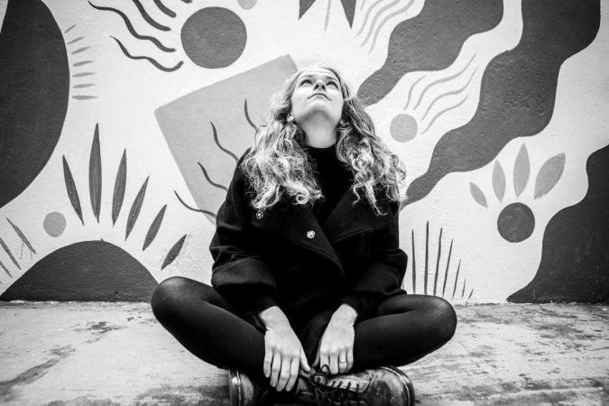  Crédito: Luis Macedo/Divulgação. Revista. Bárbara Rodrix, cantora brasileira que faz sucesso em Portugal.