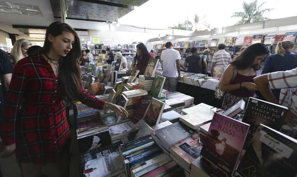 Feira do Livro de São Paulo divulga primeira lista de convidados -  (crédito: EBC)