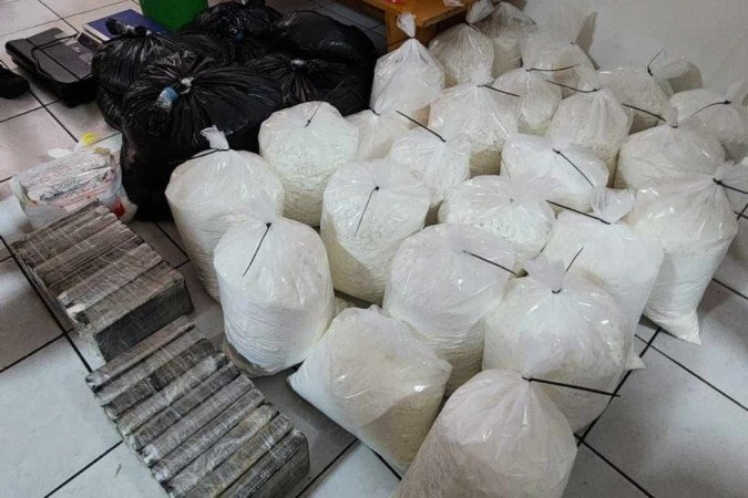 Duas residências em Santa Catarina, uma em Balneário Camboriú e outra em ville, foram identificadas como depósito e laboratório para preparação da droga - (crédito: Divulgação/PF) Duas residências em Santa Catarina, uma em Balneário Camboriú e outra em ville, foram identificadas como depósito e laboratório para preparação da droga - (crédito: Divulgação/PF)
