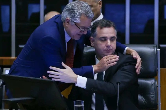 Presidente do Senado, Rodrigo Pacheco, e o ministro das Relações Institucionais, Alexandre Padilha. -  (crédito: Lula Marques/ Agência Brasil)