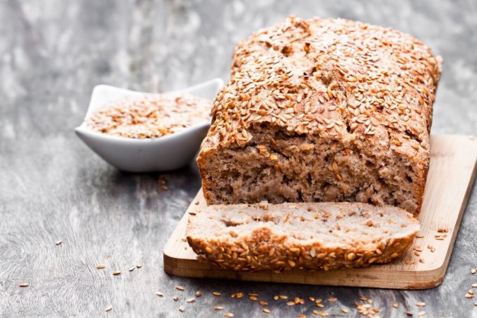Pão integral com semente de linhaça (Imagem: Elena Zajchikova | Shutterstock) -  (crédito: EdiCase - Culinaria -> Diversão e Arte)