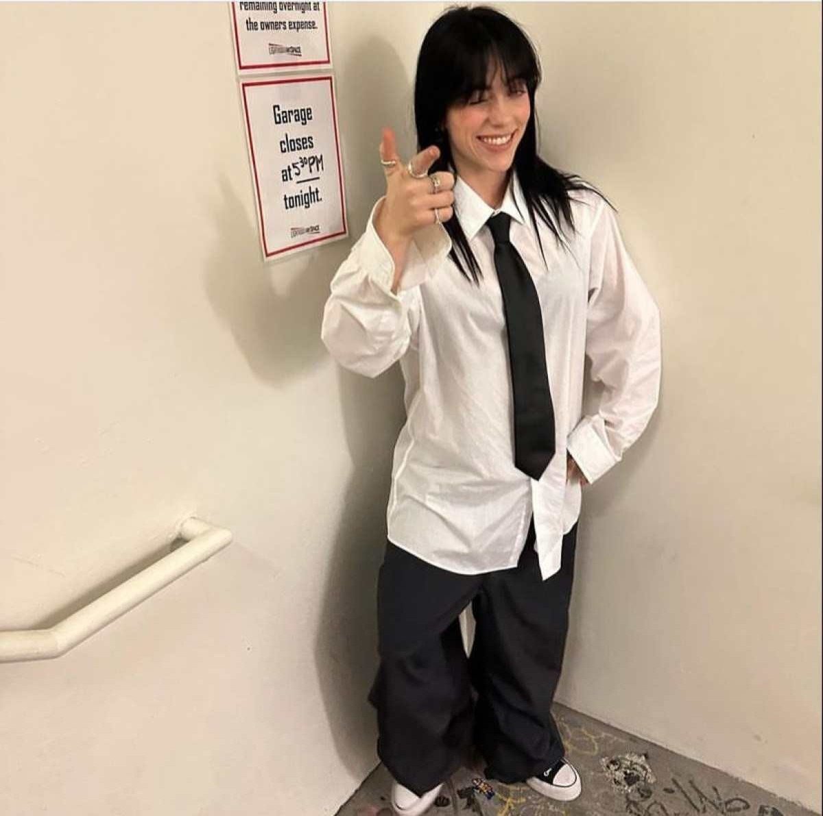 A cantora Billie Eilish também é uma das responsáveis por disseminar essa tendência