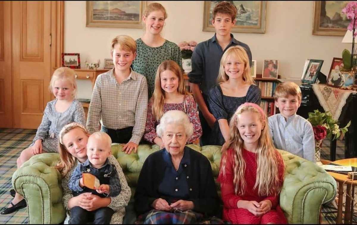 Foto da rainha Elizabeth II com netos também foi manipulada, diz agência