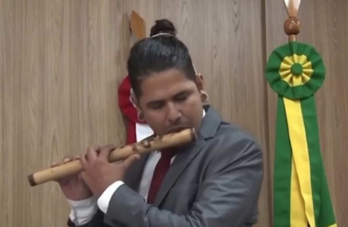 Geovani rekak na posse como vereador de Resplendor. "A ditadura tirou o território do nosso povo, fomos exilados. Vemos esse julgamento com muita esperança", diz a liderança indígena