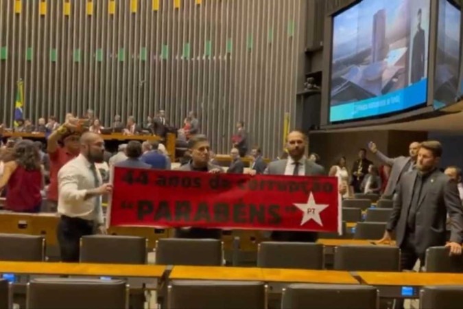 Deputados do PL foram ao evento para provocar parlamentares e militantes do PT


 -  (crédito: Reprodução)