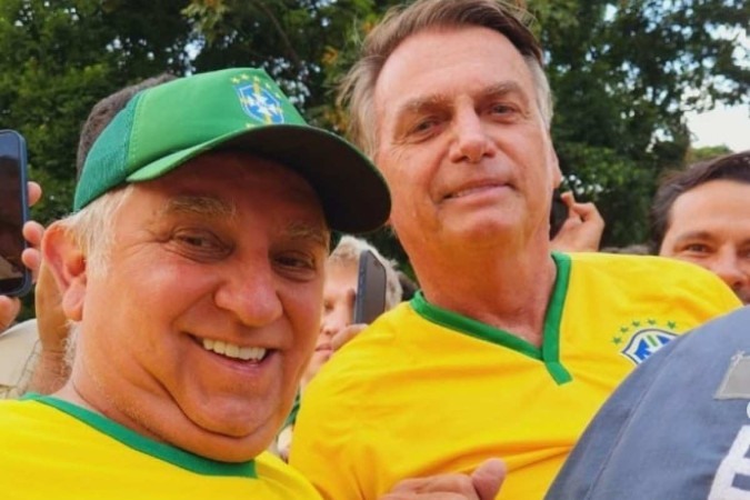 Senador Izalci Lucas e Jair Bolsonaro -  (crédito: Reprodução/Instagram @izalci)